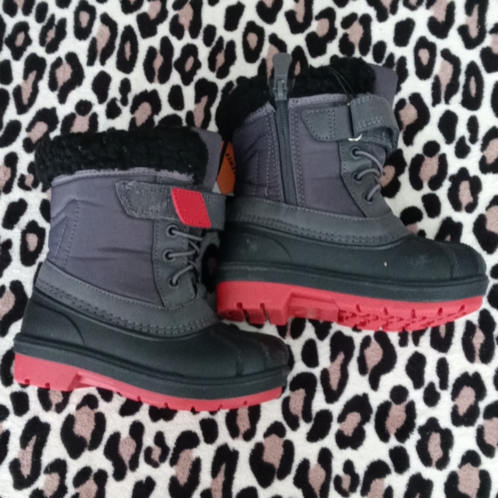 Snow boots